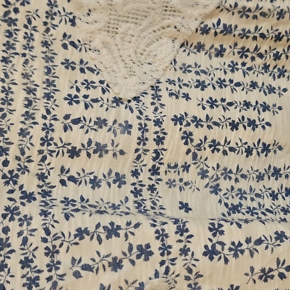 Free People Geo Floral Lace Inset Lightweight Long Sleeve Crop Top - Picture 4 of 6